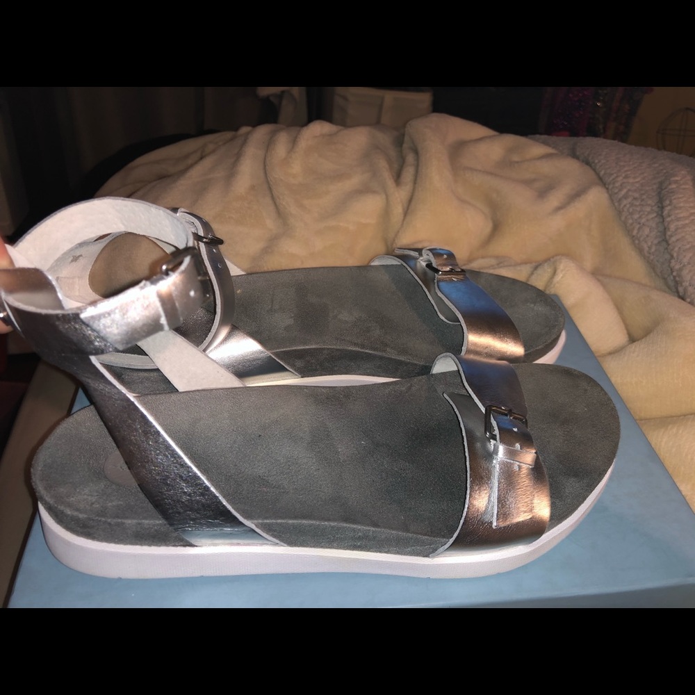 REVITALIGN Athena Silver Comfort Sandal Sz 10